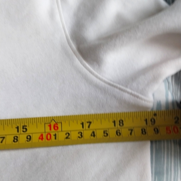 Aquascutum Cropped Zip up neck Sweater size Medium in White - Picture 9 of 9